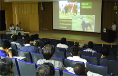 the scene in seminer.jpg